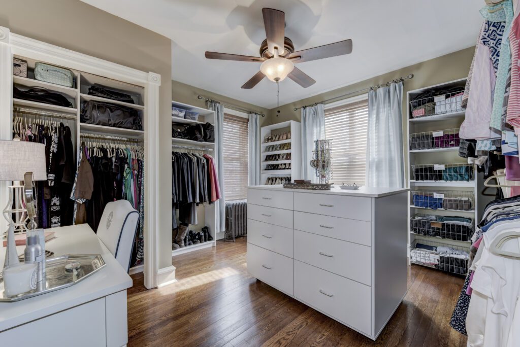 1.1 Delaware Her Closet